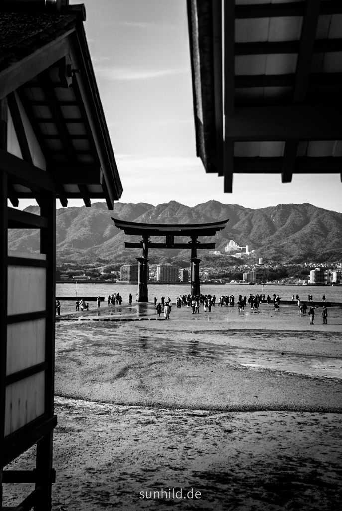 hiroshima, floating tori gate, miyajima island, schwimmendes tori gate, reise guide