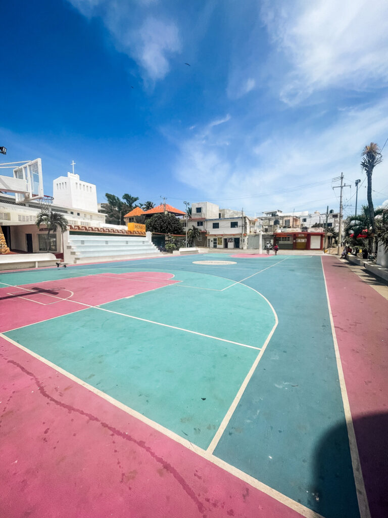 isla mujeres, pink basketball court, instagram spot