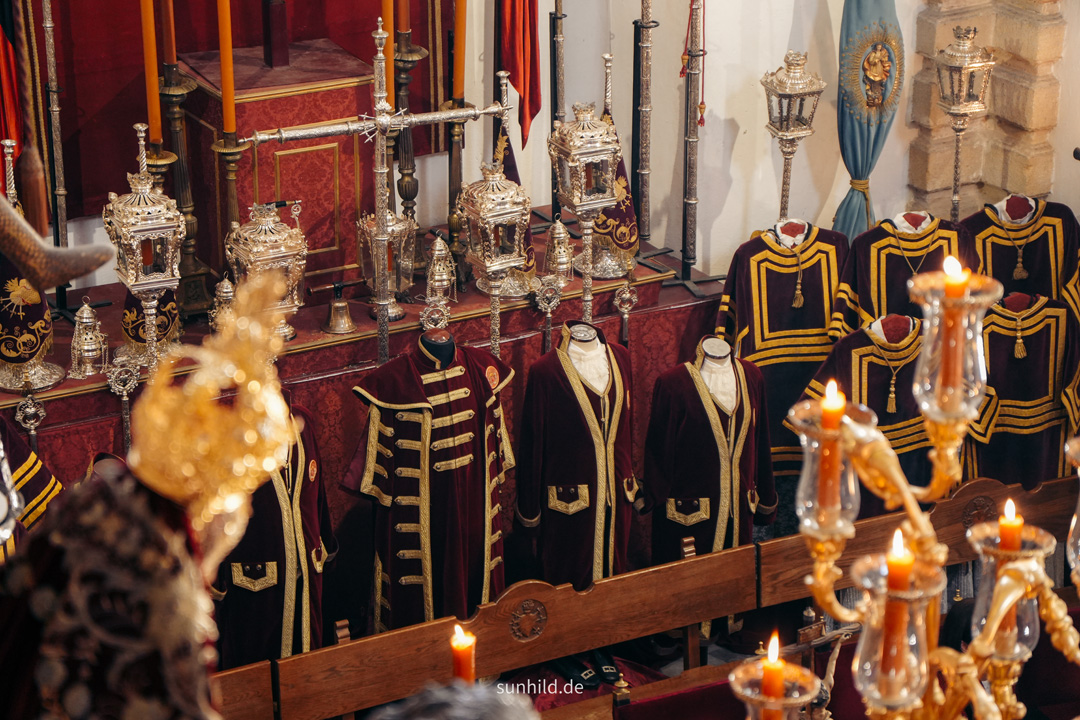 Kleidung der Hermandad las Angustias, Semana Santa Jerez